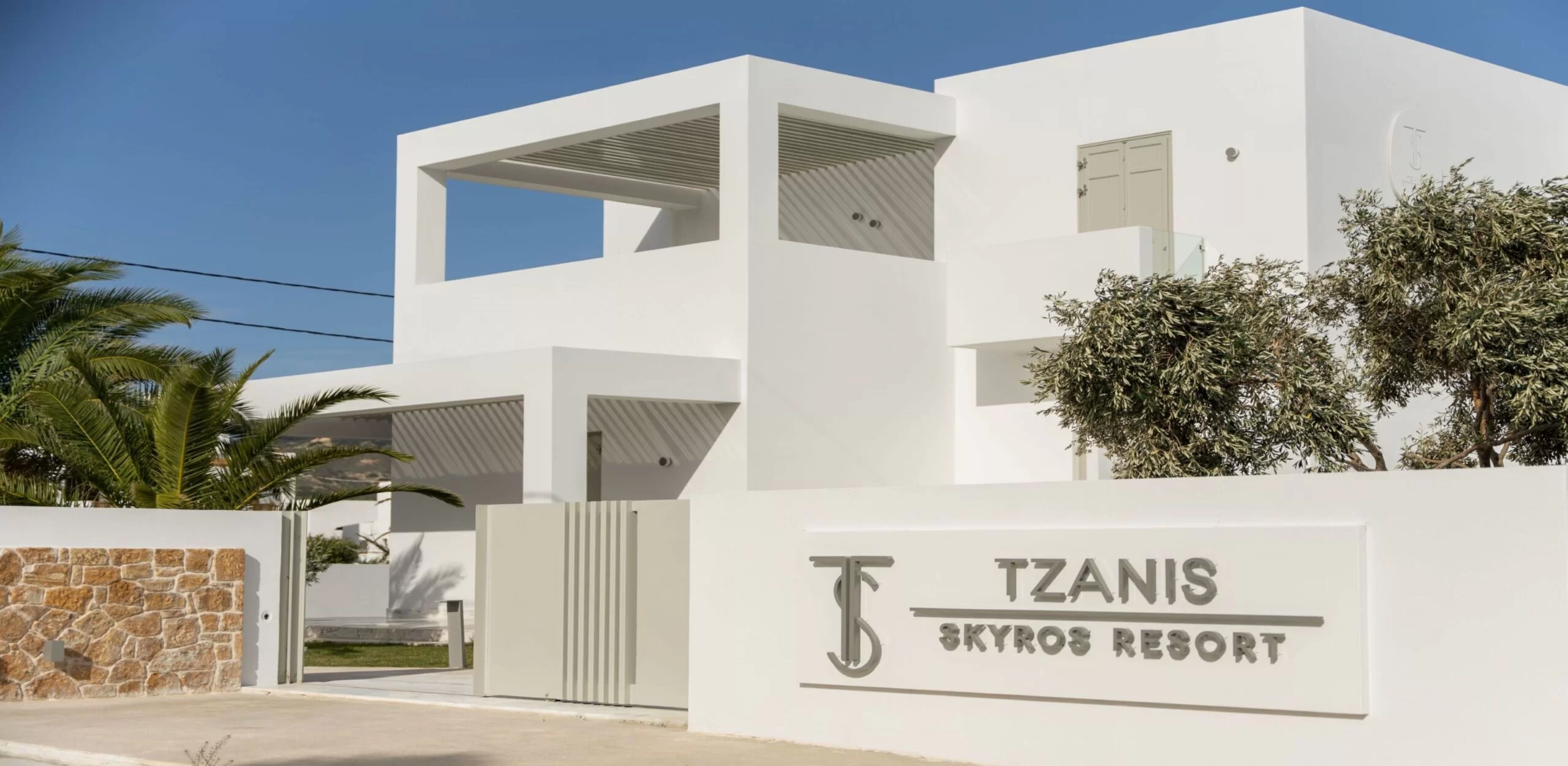 TZANIS RESORT - LUXURY PROPERTY