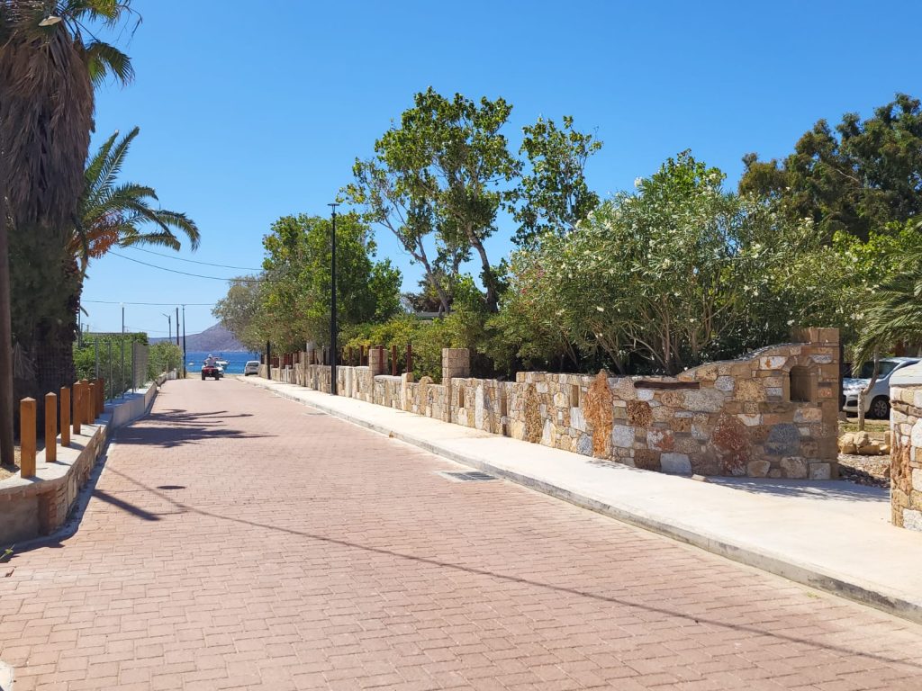 Δρόμος προς την παραλία Αχερούνες